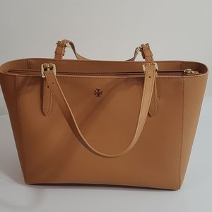 NWOT Tory Burch Small York Buckle Tote- Brown
